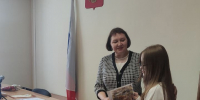 Награждение победителей конкурса детского рисунка «Они защищали наше право на жизнь» МАОУ «Средняя общеобразовательная школа № 5» Кувандыкского муниципального округа Оренбургской области, изображение №1 - Кувандыкский районный суд